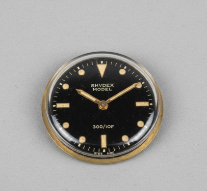 Analyzing the enduring aesthetic appeal of gilt dial lettering on vintage sports models